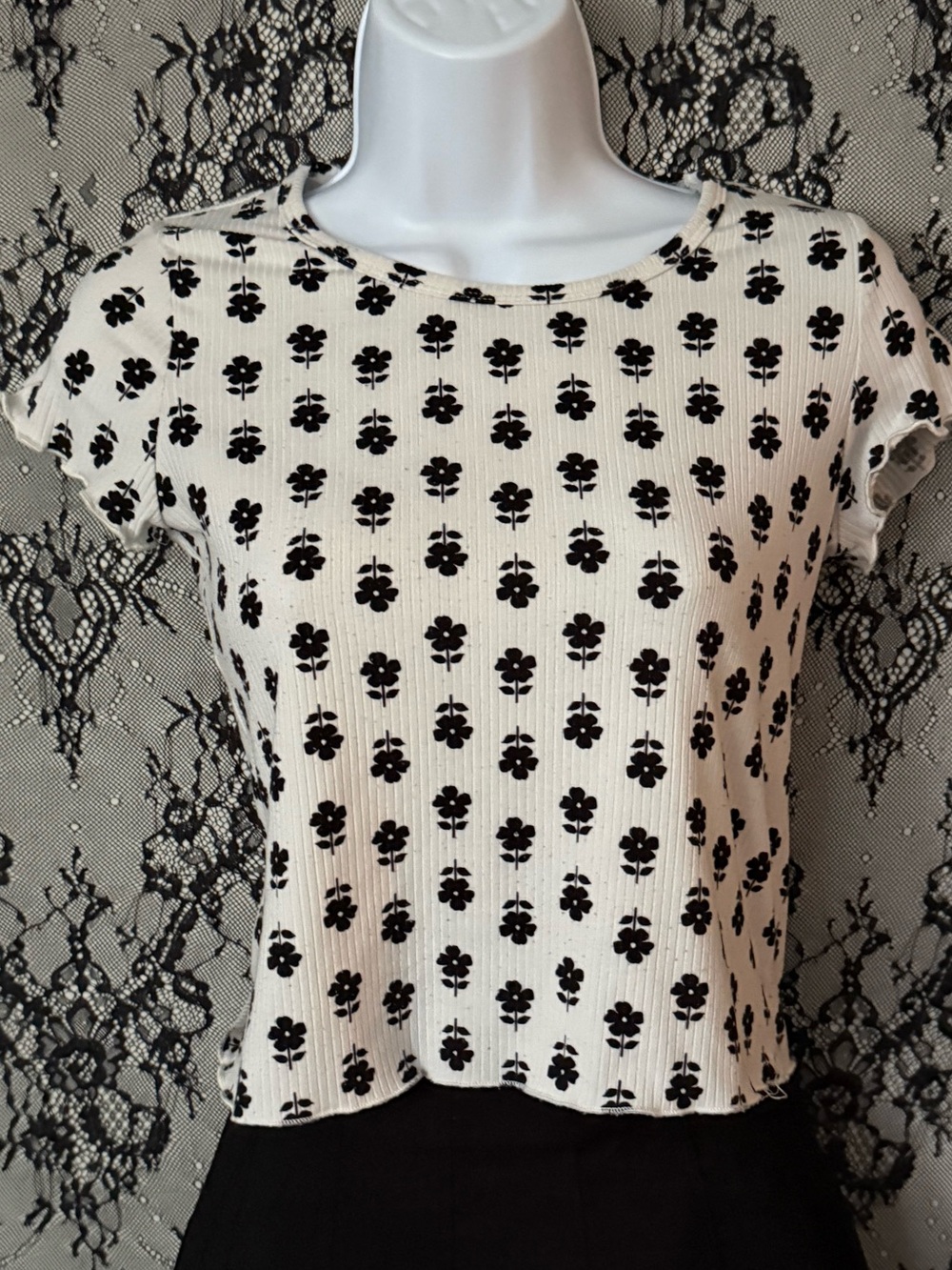 Jenna & Jessie black floral pattern top